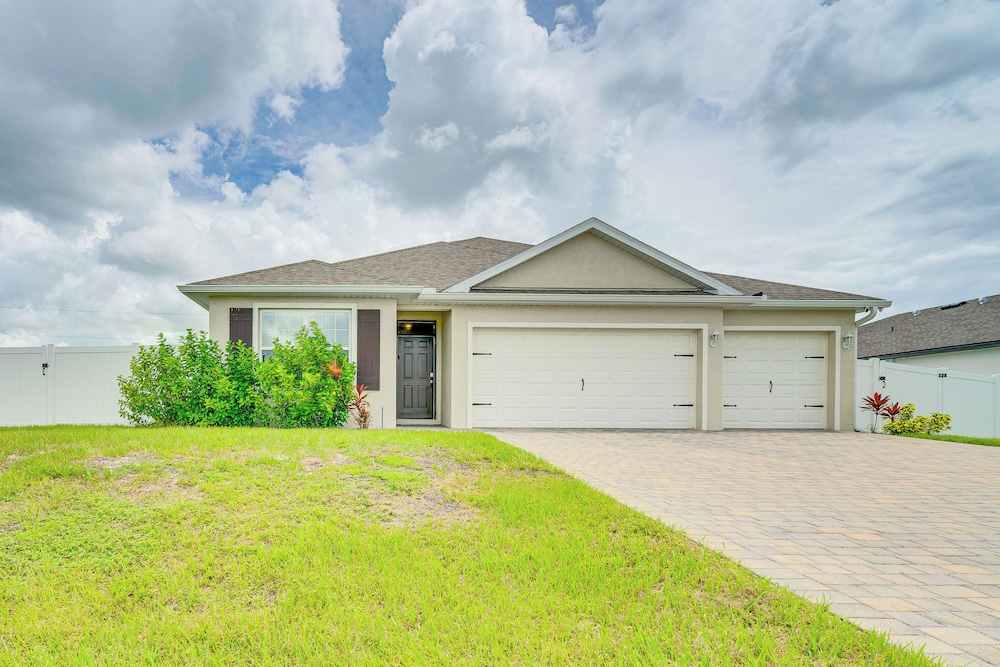 Pickleball Court, Saltwater Pool: Cape Coral Home!