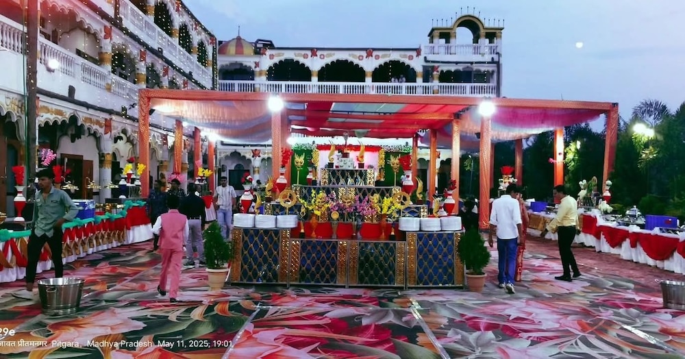 Hotel Karishma Palace Badnawar