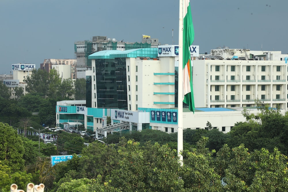 Flourish Stay Saket near Max Hospital