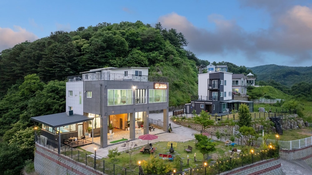 Gapyeong Nomadrium Poolvilla Pension view 5