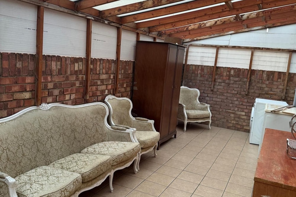 2 Bed-sleeps 4-private Patio-pets-near Heathrow