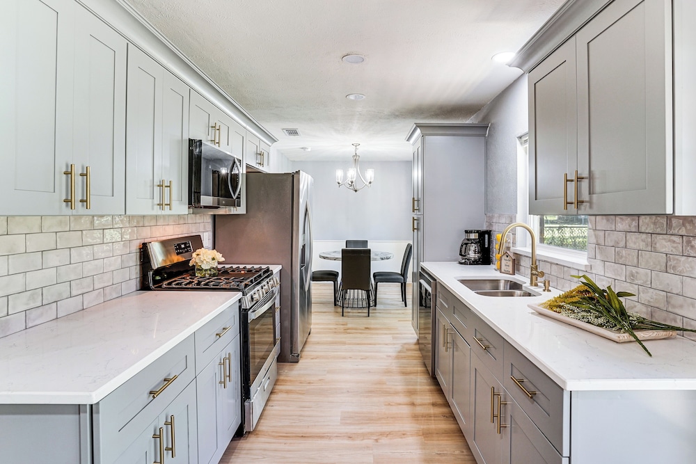 Family Home in Ft Worth Suburbs Near Benbrook Lake