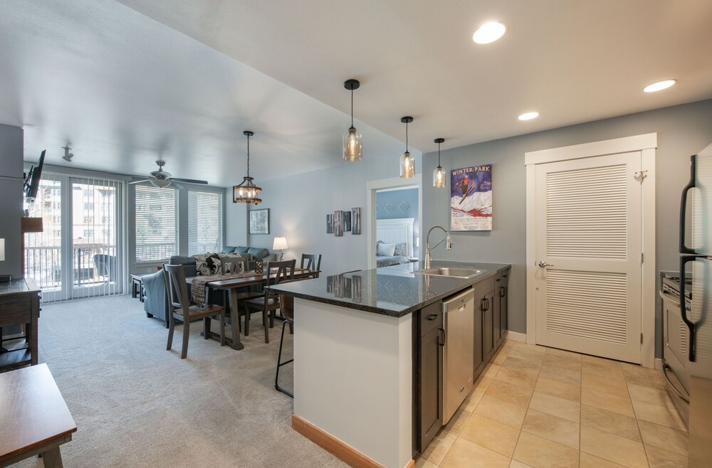 Premium Unit 4285 Fraser Crossing/founders Pointe 2 Bedroom Condo