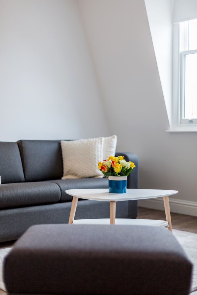 Soho Apartments by BaseToGo