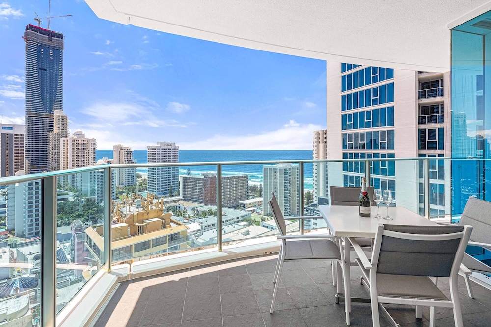 Holiday Holiday - H Residence Apartments