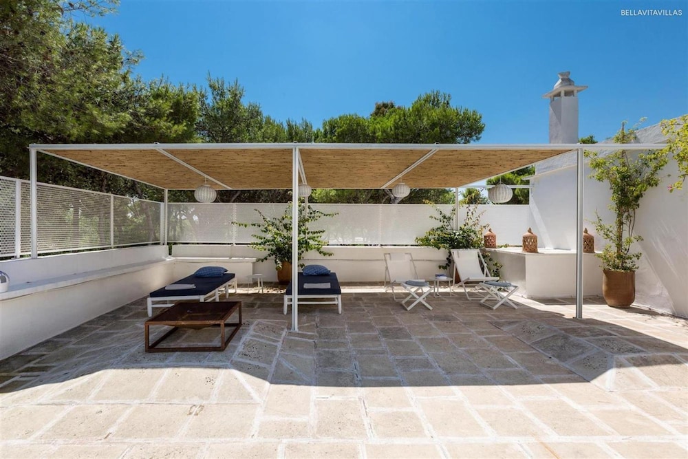 1675 Masseria Villa in Torre Specchia Ruggeri view 2
