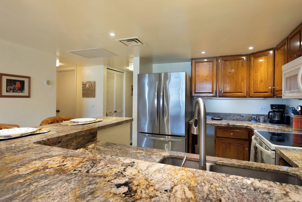 White Sands Village 214 Modern Condo for 4 w/ Enviable Ocean Views!