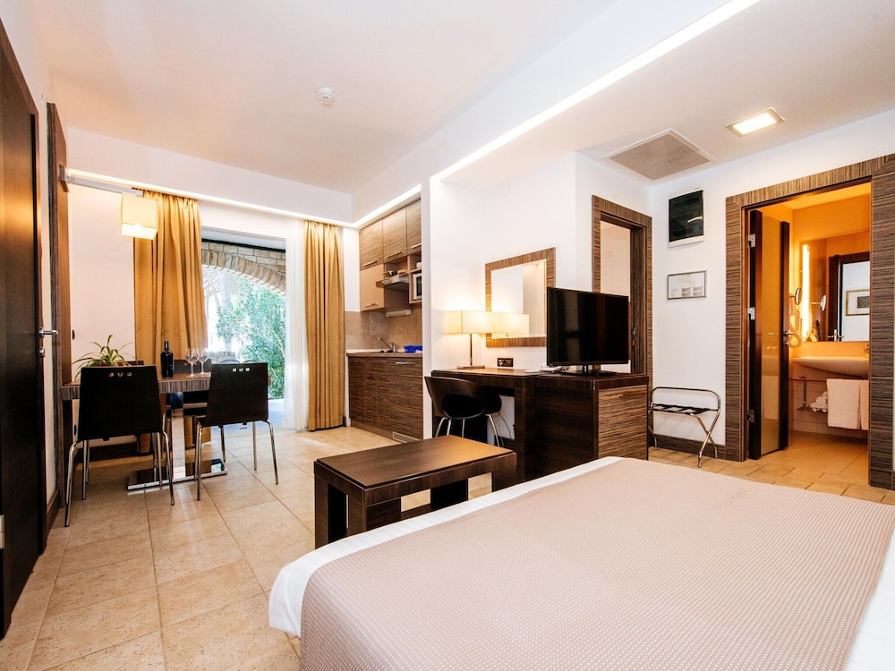 Zaton Apartment Near Sea Beach