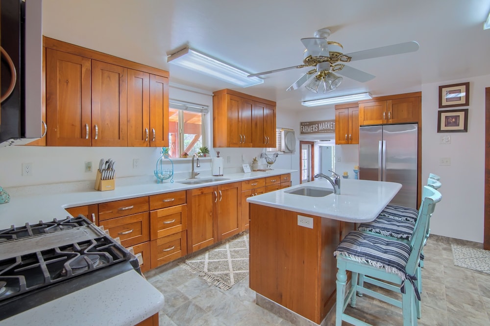 Group Getaway w/ Mtn Views: Home in Circleville!