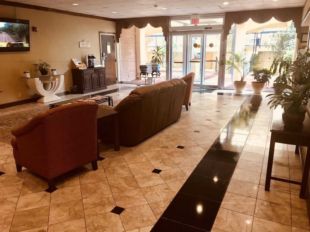 Statesboro Vacations - Quality Inn  Suites Conference Center Statesboro Historic District - Property Image 2
