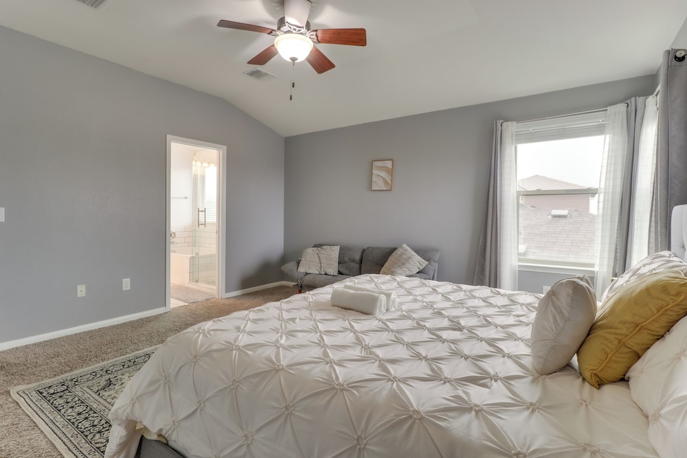 17 Mi to Dtwn Austin! Family Escape w/ Pool Access