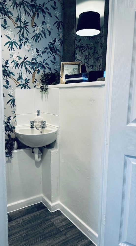 House - Sleeps 6, Hot-tub & Free Parking