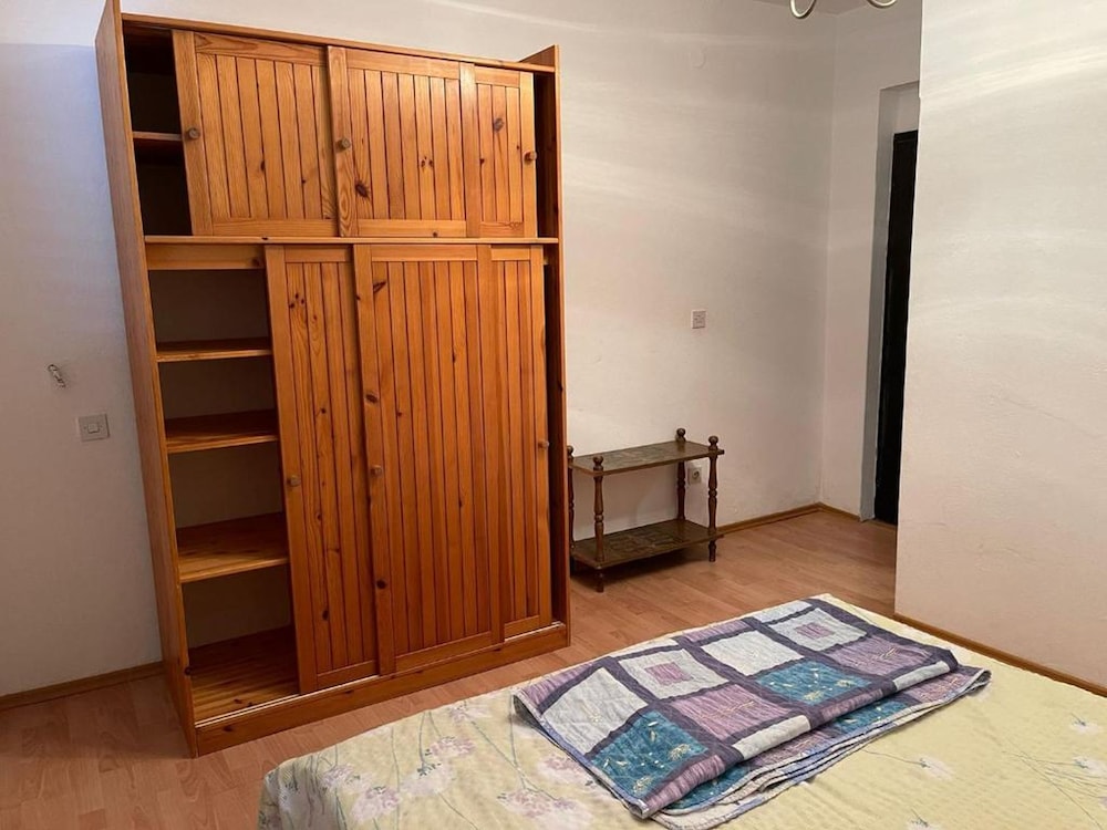 Green Apartment for 3 view 3