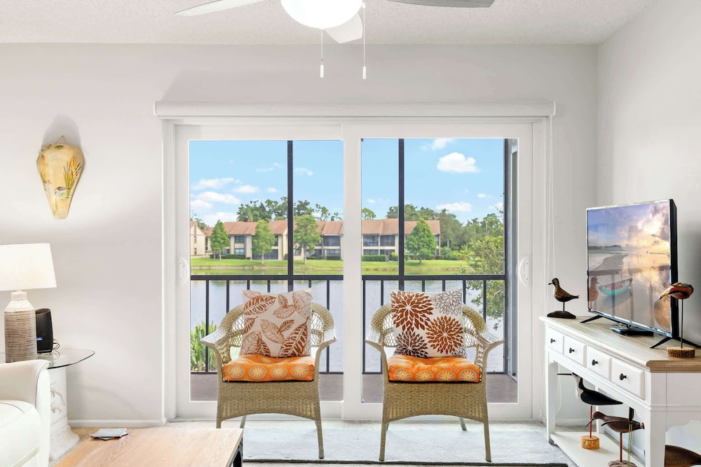 Modern Lakeside Condo 2 Bed, 2 Bath Oldsmar, FL