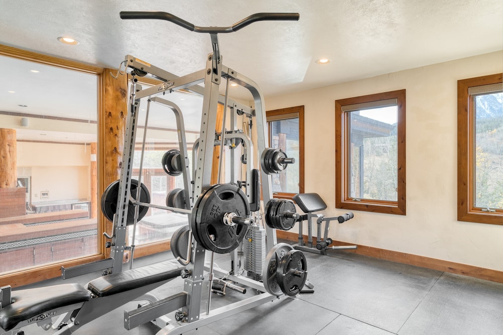 Summit County Vacations - Topaz Estate by Avantstay Luxe Home, Pool View - Property Image 29