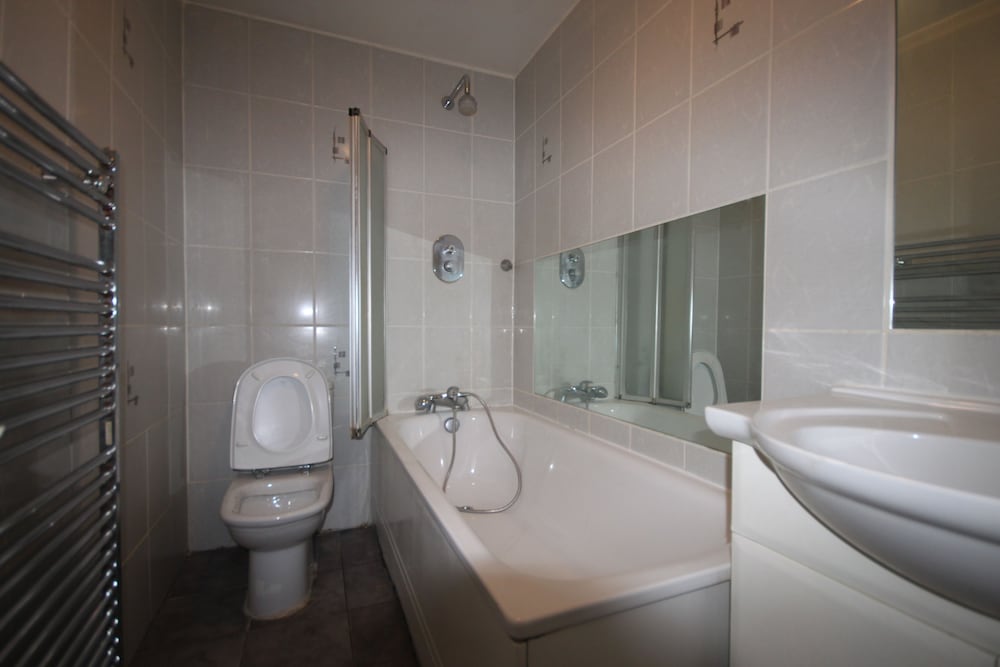 Harrow Vacations - Draycott Guest House - Property Image 7