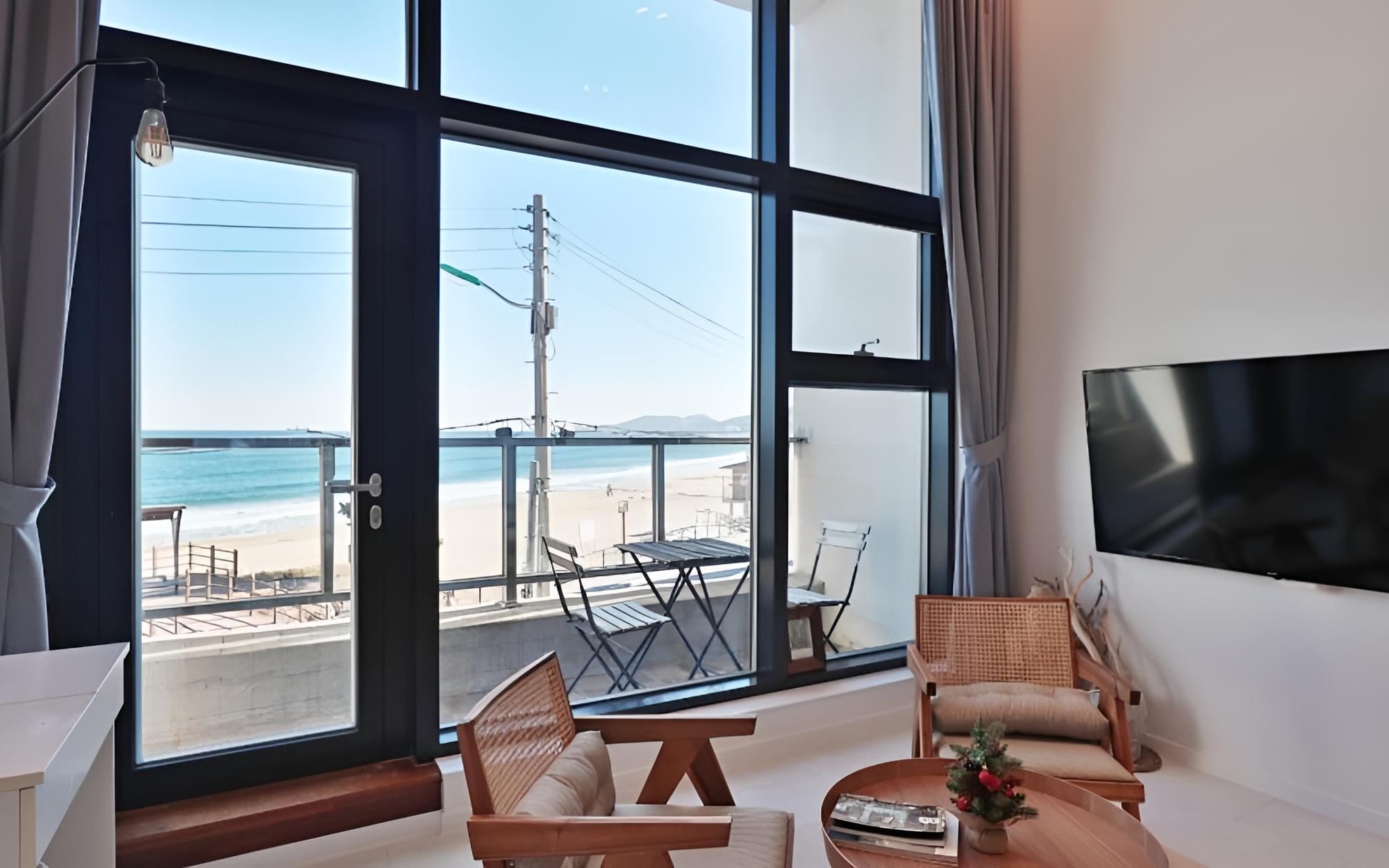 Gangneung Terra 176 Pension view 3