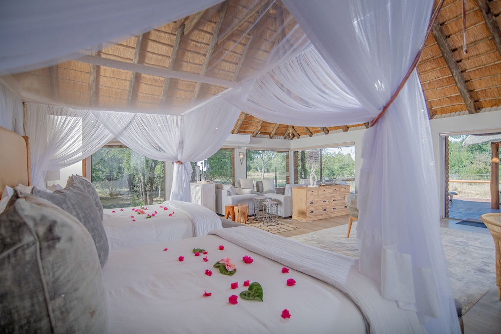 Karongwe - River Safari Lodge