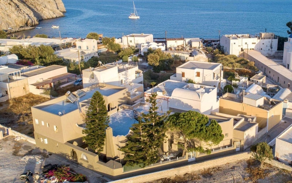 Sabbia Apartments 100m from Perissa Beach view 3