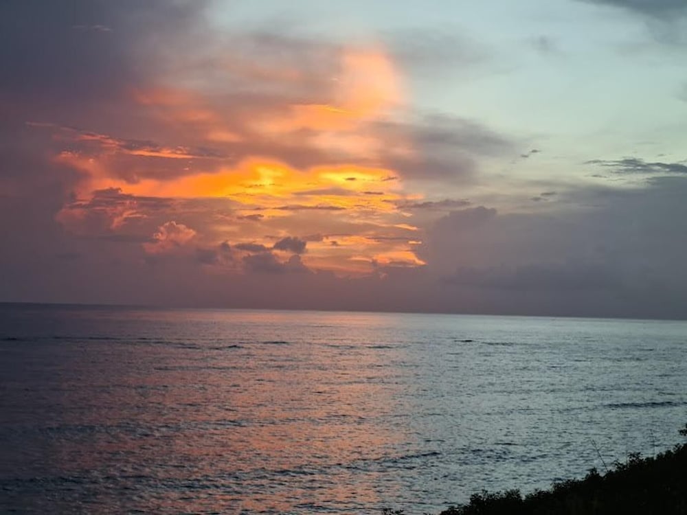 Oceanview 1-bed Apt w/ Pool, Bar & Beach Access