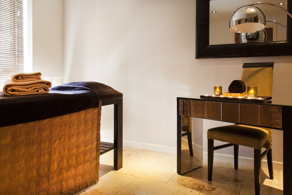 Yeovil Vacations - Lanes Hotel - Property Image 15