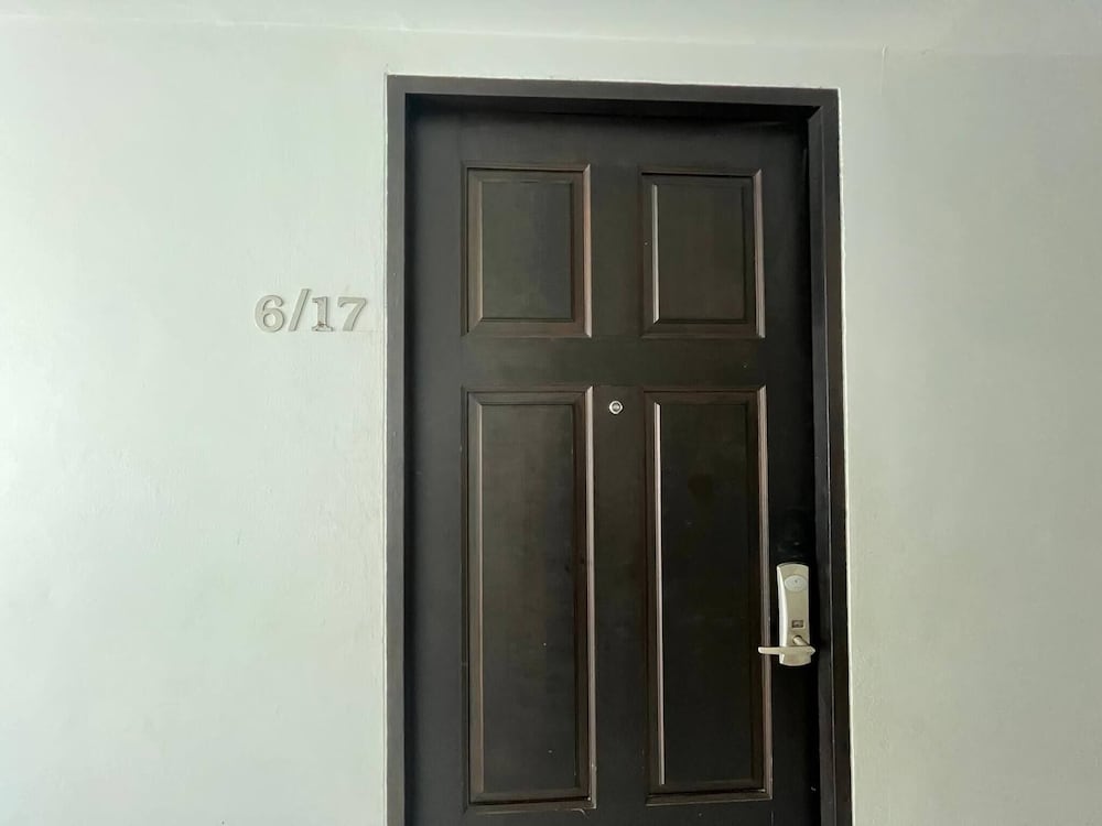 6-17 - 2 Bdr Condo With Balcony and Shared Pool