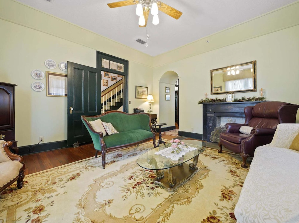 Charming Green Cove Historic Home 1st Floor Stay