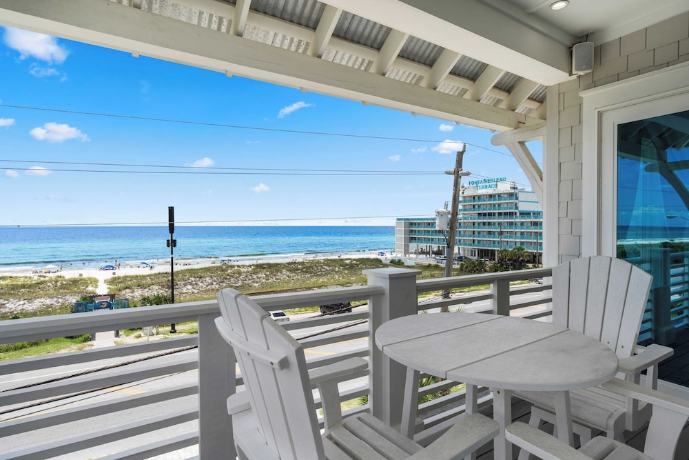 Gulf Views, Pool, Rooftop Lounge & Private Beach Heavenly Day by Avantstay