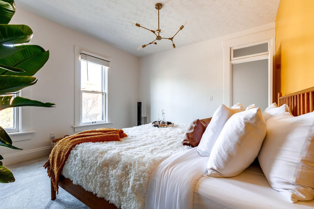 Short North Convention King Bed Free Parking