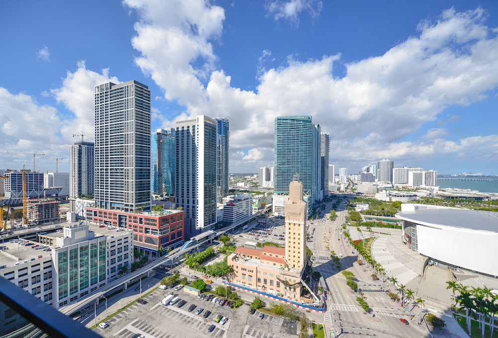 Luxury apt Bay View Near Bayfront Park
