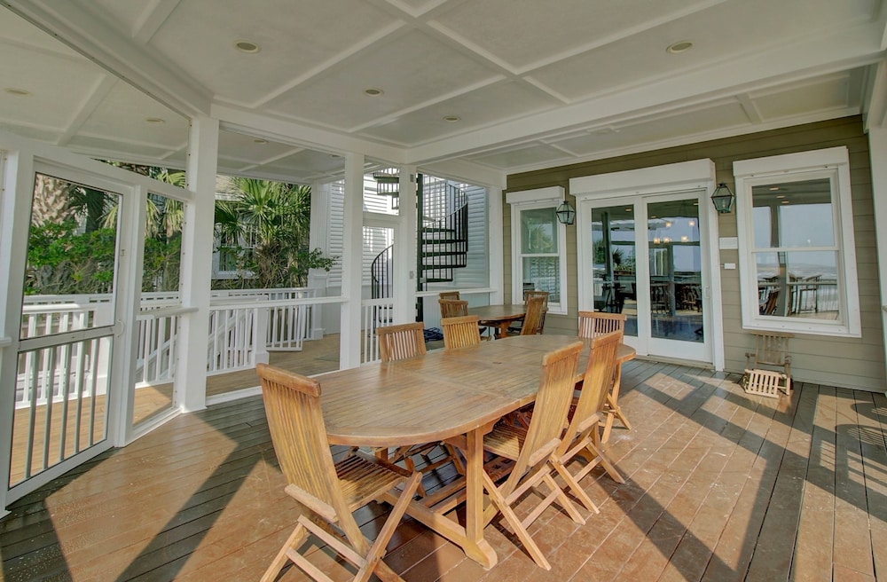 114 Ocean Boulevard by Avantstay Beachfront Infinity Pool Basketball Court Recently Renovated