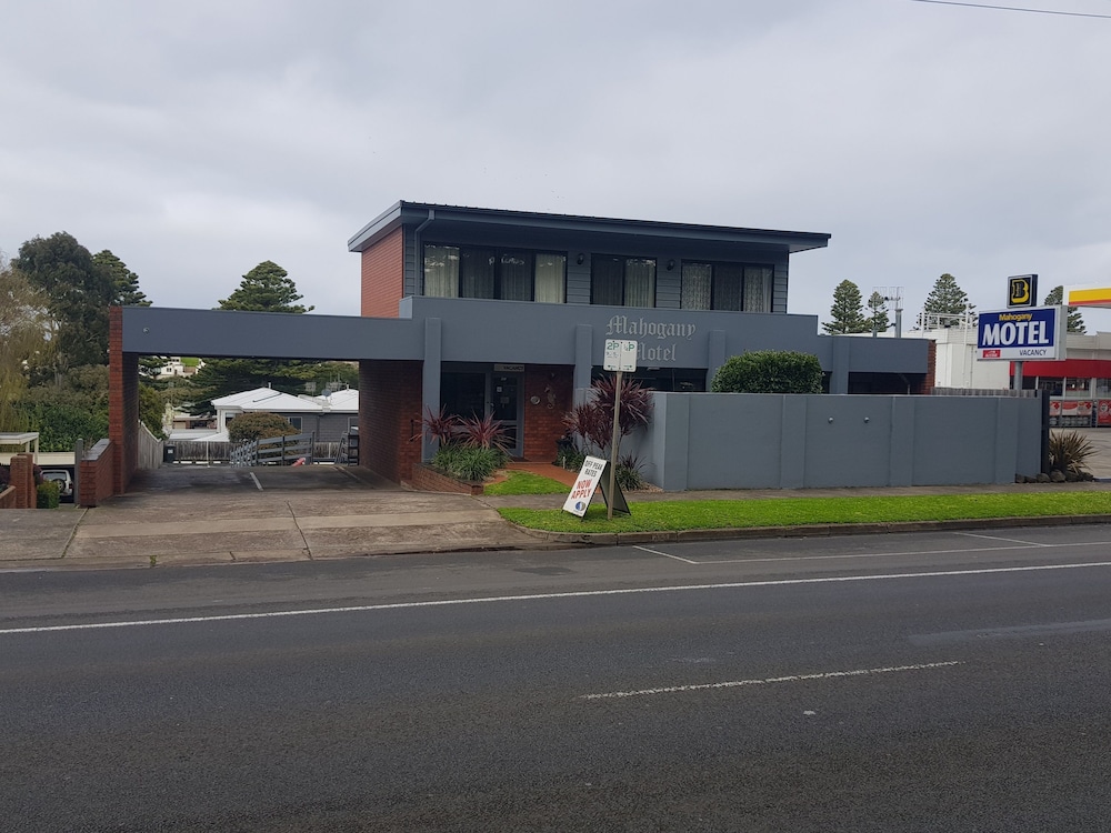 Mahogany Motel