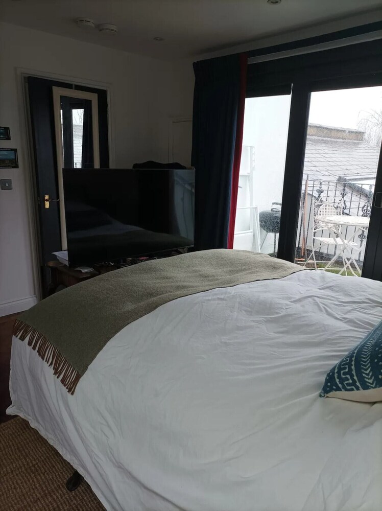 Elegant and Quirky 2BD Flat - Kensal Rise