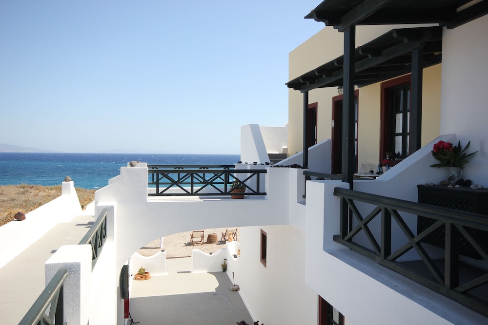 Vrachia Studios & Apartments