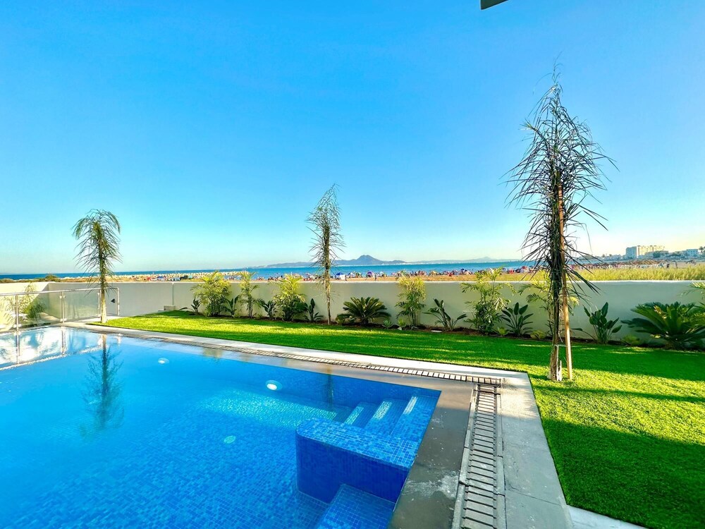 Omnya Carthage Frontsea Luxury Villa