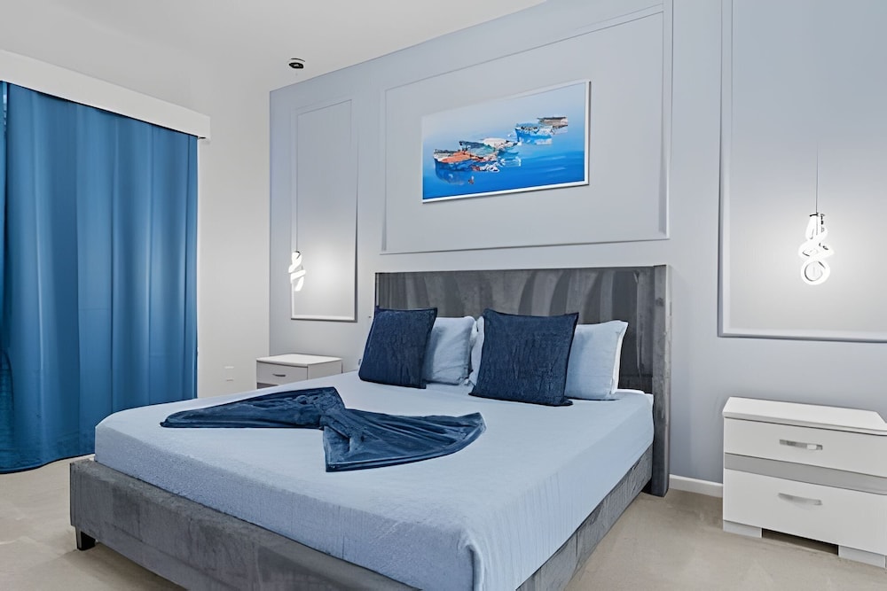 Luxurious 9BR Paradiso Pool, Cinema & Game Room