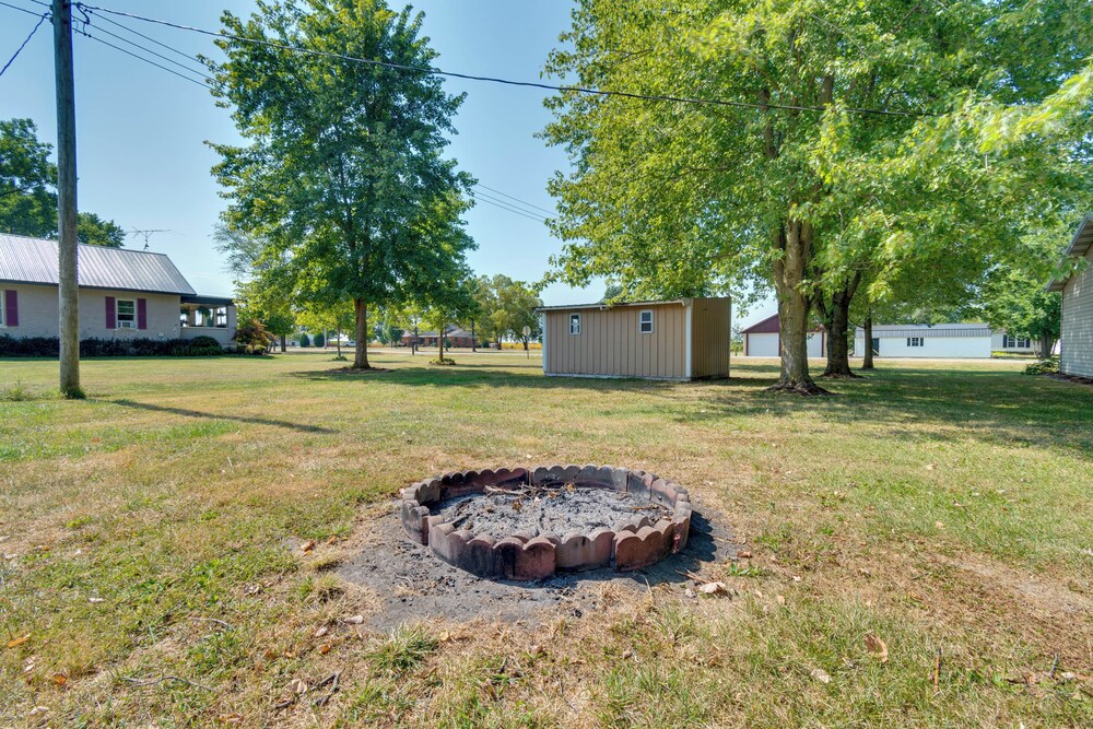 9 Mi to Effingham: Pet-friendly Rural Escape