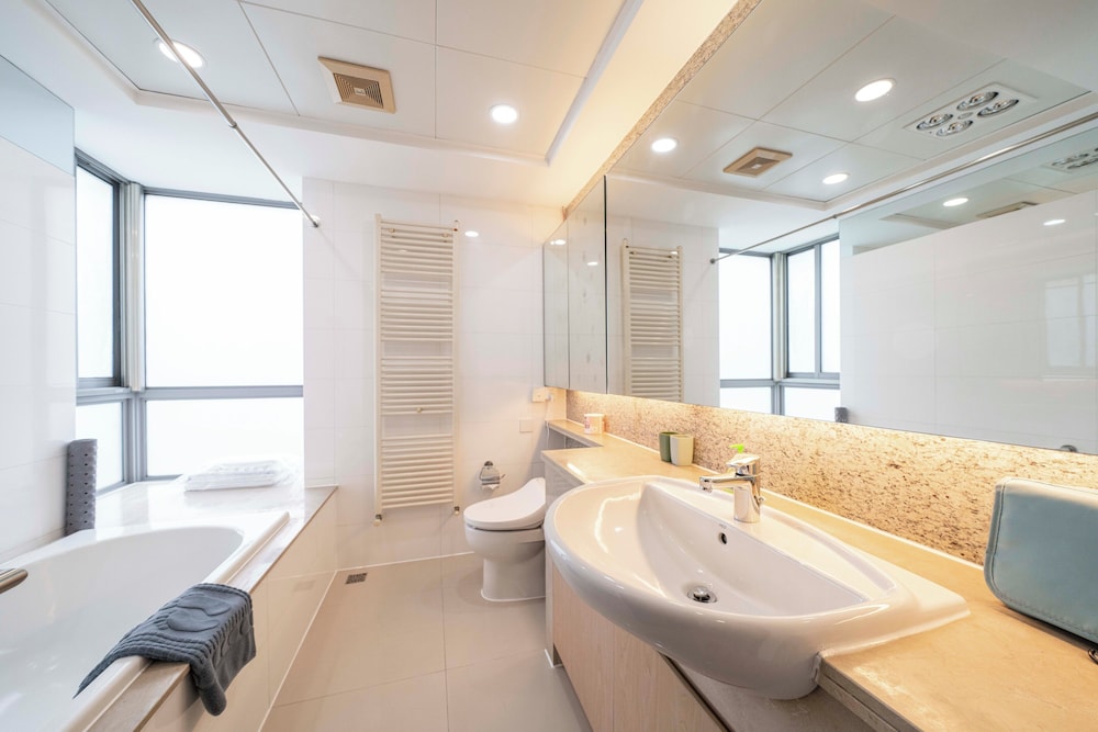 Tyms Spacious 3BR 2BA APT Laishi Di