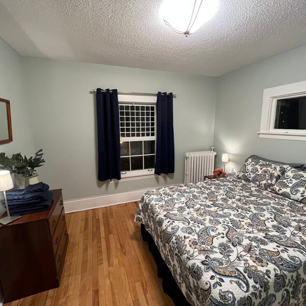 4BR 2BA Home in Charming St Paul - Sleeps 10
