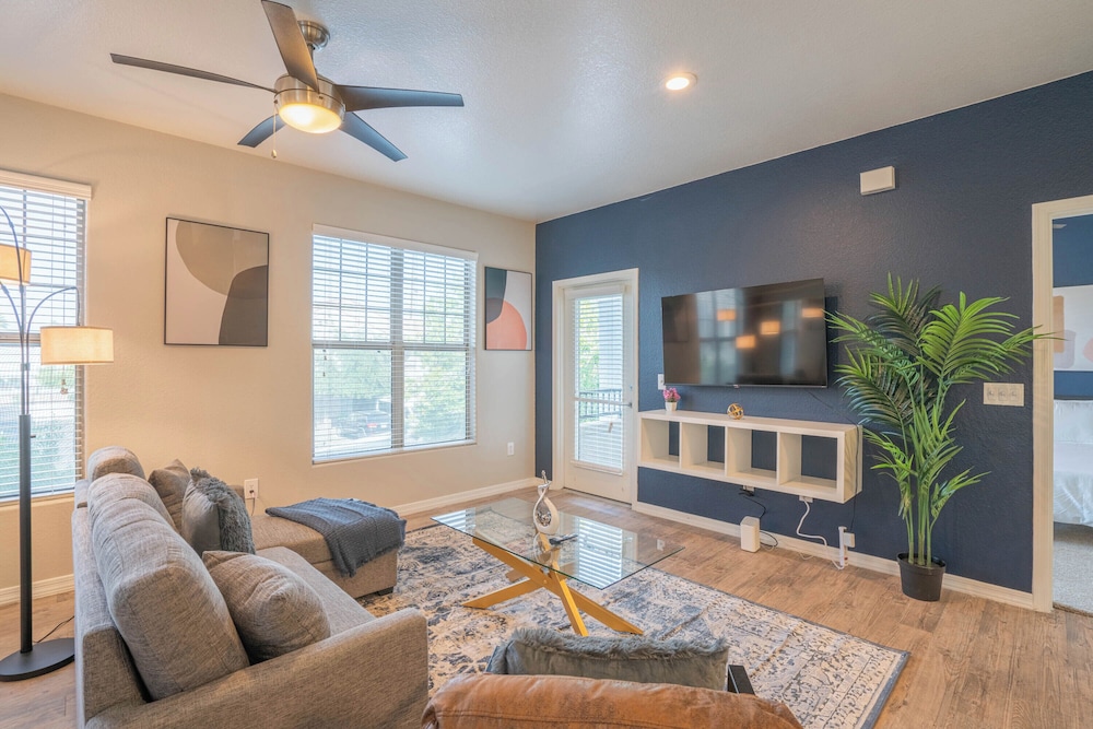 ROVE LIVING/KB - Lex on Central