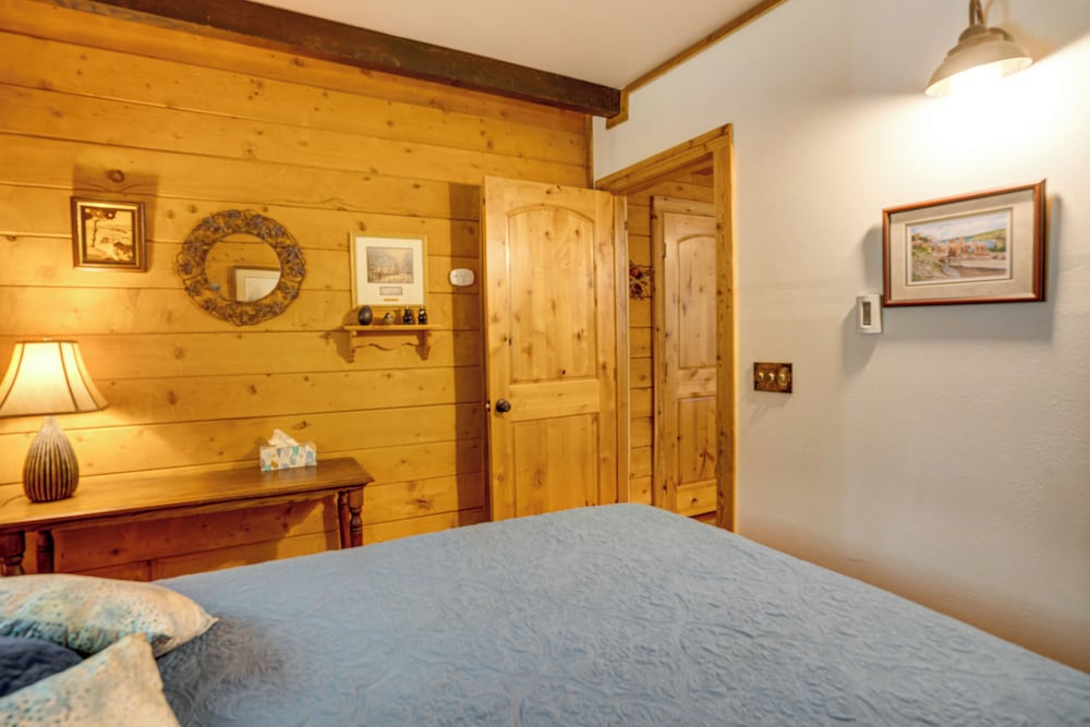 24str-00023 Fairplay Cabin w/ Hot Tub on 4 Acres!