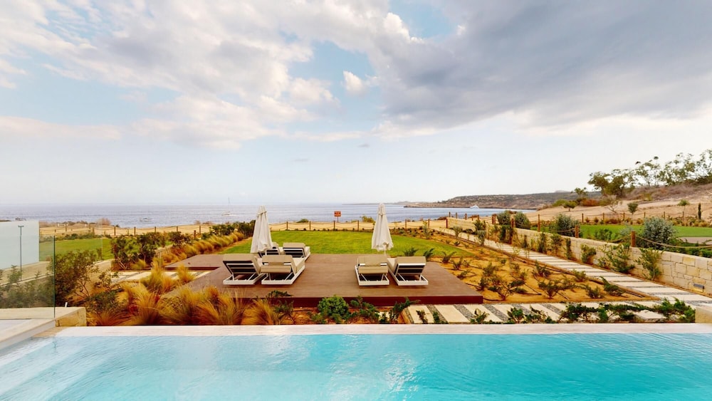 Periyiali Seafront Villa Nefeli