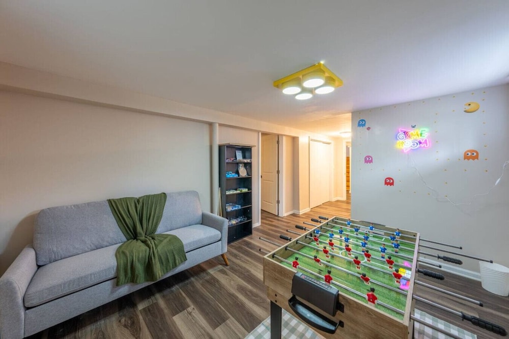 Family Hot Tub 10 Guests Foosball Smart TV