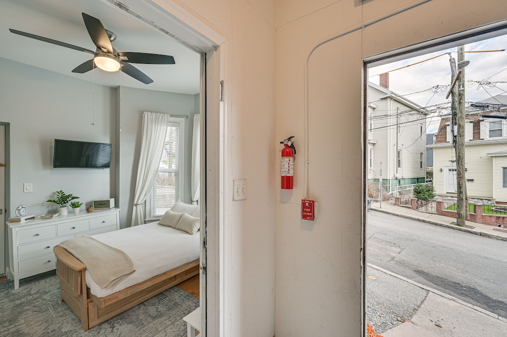 Boston Vacations - Cozy Somerville Studio: 2 Mi to Boston, Walk to T! - Property Image 2