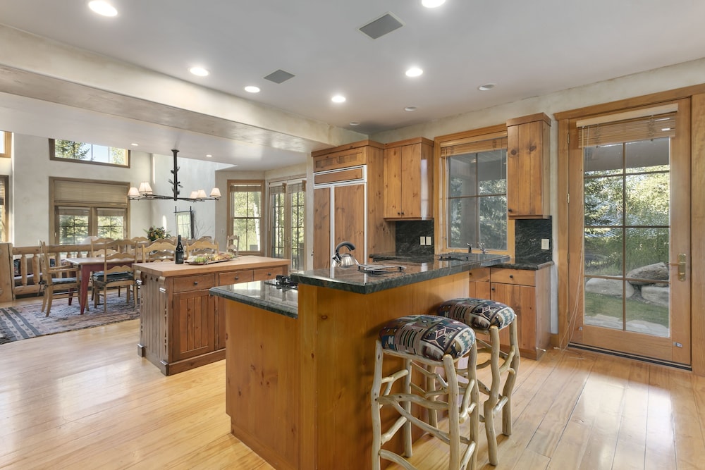 Thistle Drive Home at Deer Valley Resort - 4 Bedroom Home #3020 4 Condo