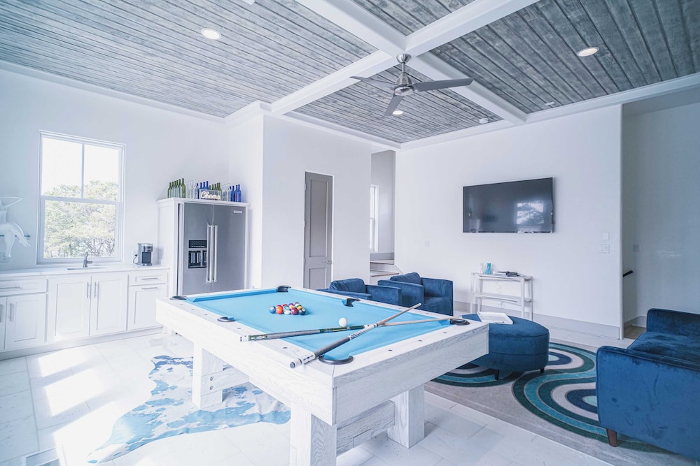 Beauty and the Beach by Avantstay Rooftop w/ Gulf Views, Pool Access