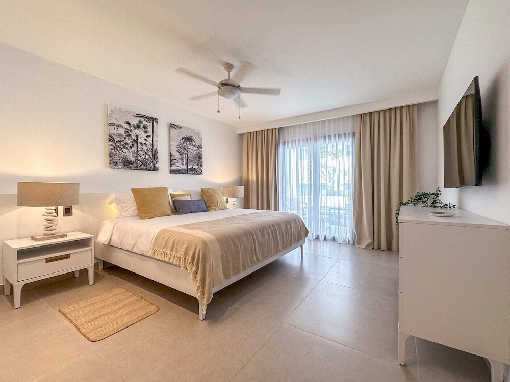 Luxury 3 Bedroom Apartment at the Beach