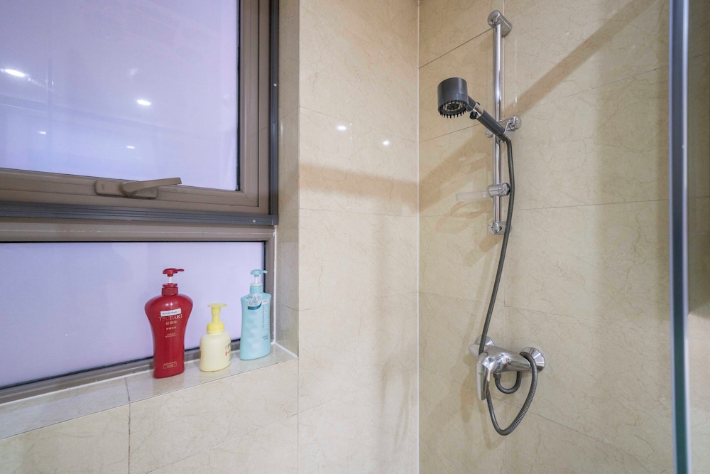 Tyms Morden 3BR 2BA APT Bella Vita
