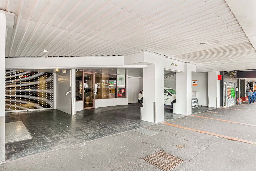 Central CBD Apt | Balcony & Style | Zodiak Stays