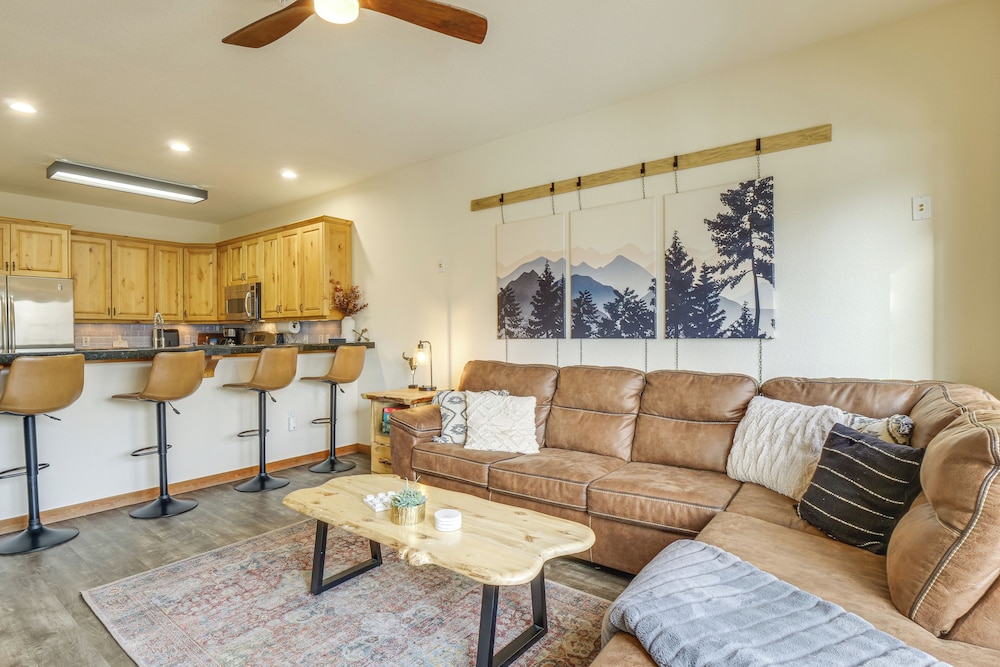 Winter Park Condo w/ Balcony & Mtn Views!